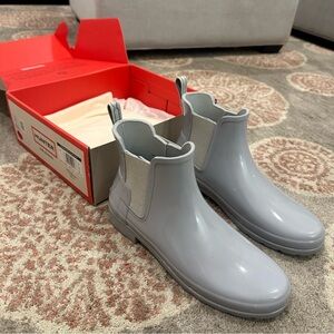 Hunter Glossy Light Gray Chelsea Boots size 10